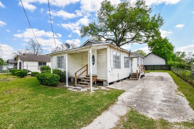 Building Photo - 941 Lucky St