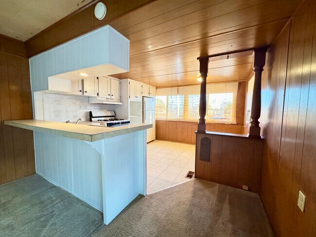 Building Photo - Home by Rotary Park!