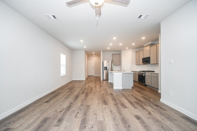 Building Photo - 4007 Crowning Ct