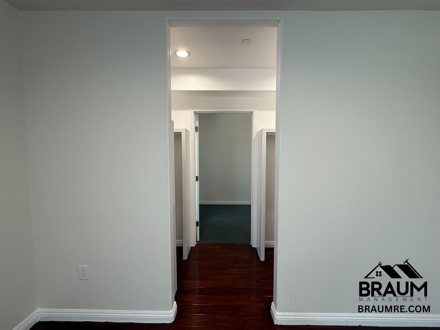 Building Photo - 332 S Virgil Ave