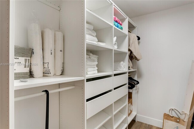 Building Photo - 7051 Tyler St