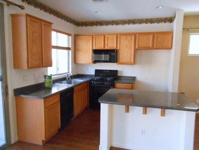 Building Photo - Beautiful Spacious 2 Story Home in Northwest