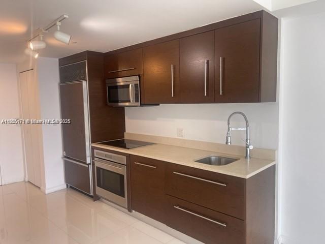 Building Photo - 465 Brickell Ave