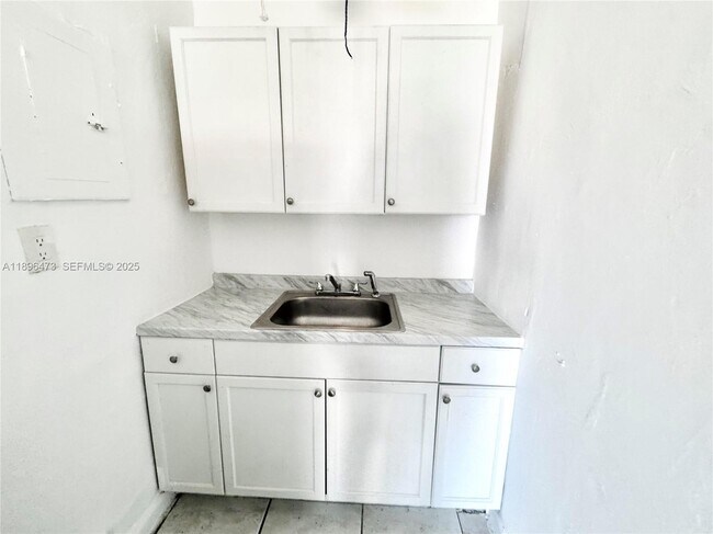 Building Photo - 825 NW 9th St