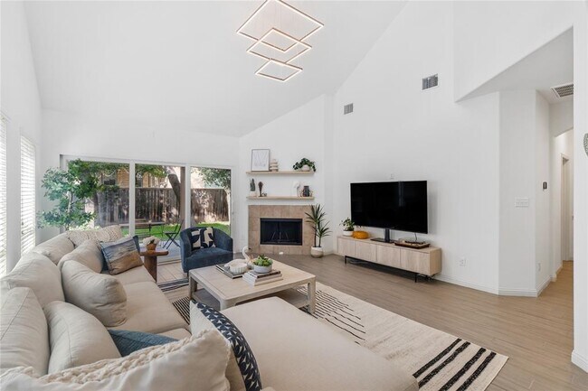Building Photo - 3831 Sapphire Loop