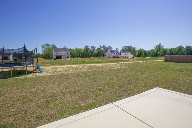 Building Photo - "Spacious 4-Bedroom Gem with 3 Full Baths - 2344 Sq Ft of Comfort on Stackhouse Drive!"