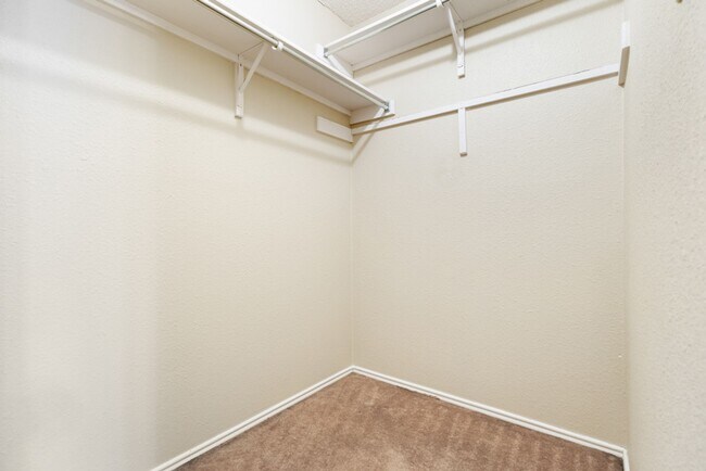 Building Photo - 3 Bedroom/2 Bath Applecreek Subdivision