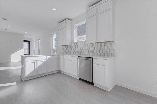 Building Photo - 5819 Majestic Sky Dr