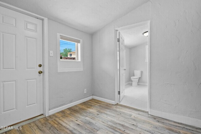 Building Photo - 305 E River Ave