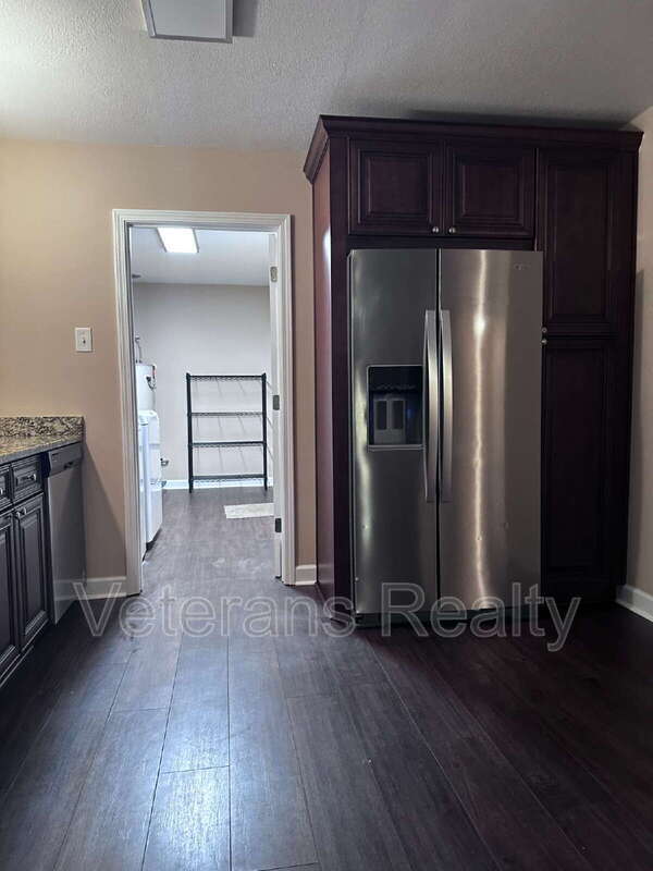 Building Photo - 784 Holly Hills Dr