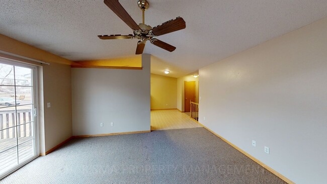Building Photo - 3 BD, 2 BA, DOUBLE ATTACHED GARAGE, GREAT ...