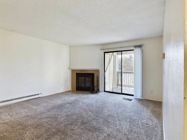 Building Photo - 14720 E Kentucky Dr