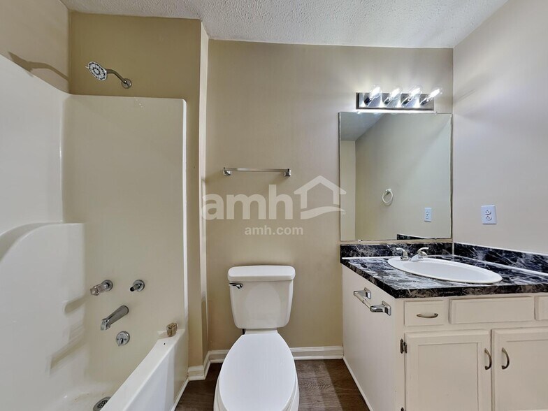 Building Photo - 5711 Briarwick Ct