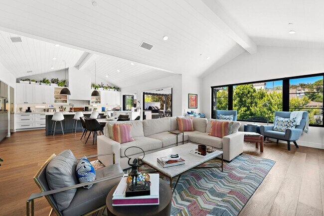 Building Photo - Modern Farmhouse Perfection