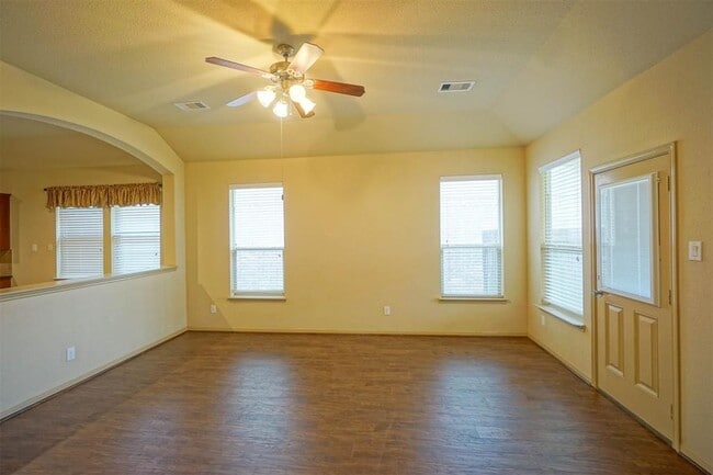 Building Photo - 6139 Grassy Haven Ln