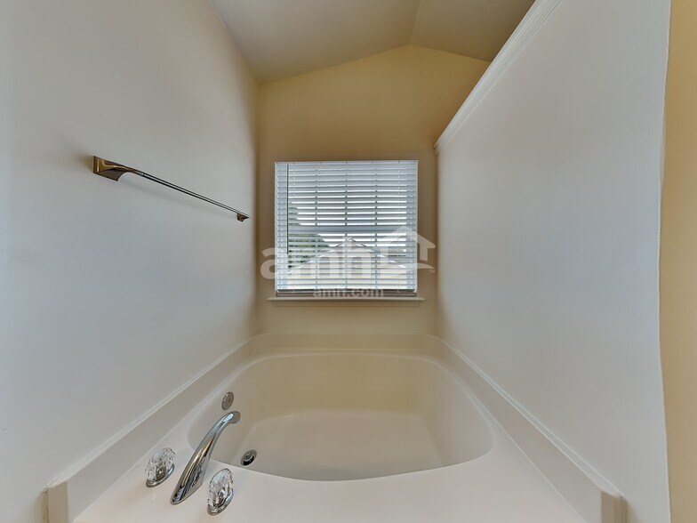 Building Photo - 113 Ridgebrook Way
