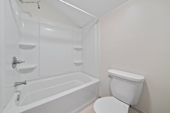 Building Photo - 2 Bed+1 Room in the Basement/1.5 Bath Townhouse