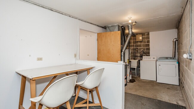 Building Photo - 5510 S Cornell Ave