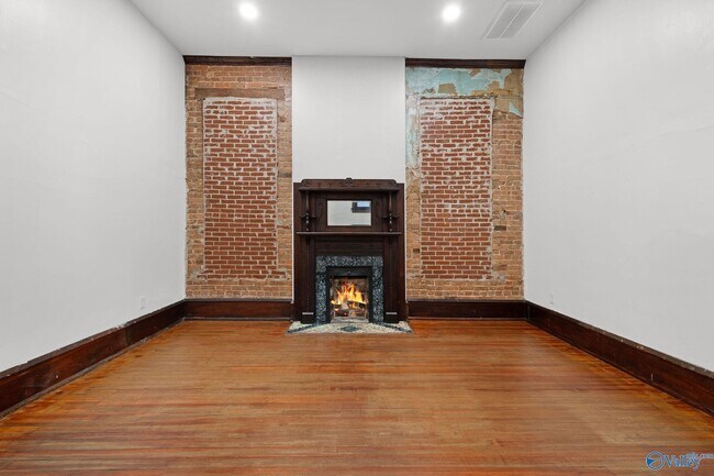 Building Photo - 719 Bank St NW