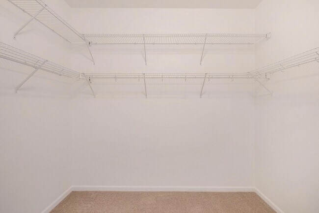 Building Photo - 2925 N Knightsbridge Cir