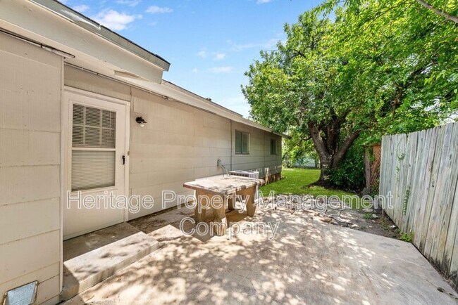 Building Photo - 4942 Driskill St