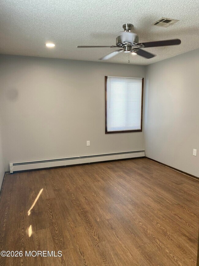 Building Photo - 7 Madras Ct