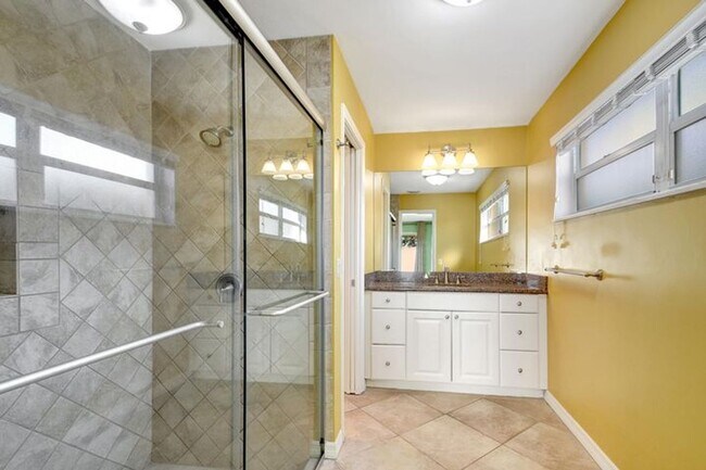 Building Photo - 1753 W Terrace Dr