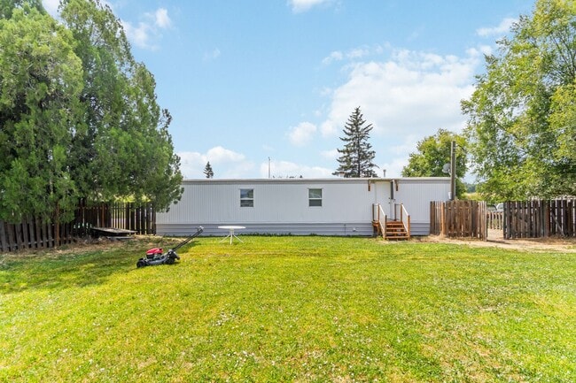 Building Photo - 2 Bed 1 Bath Single Family Home in Spokane...