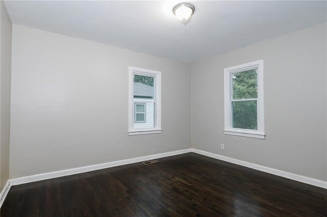 Building Photo - 1123 Graymont Dr SW