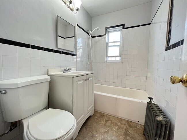 60 Crawford Ave 10 - 58 Crawford St