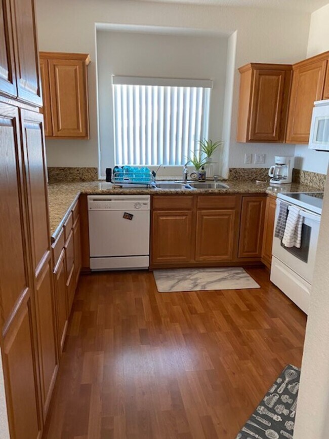 Building Photo - 3 BR + Bonus, Fully furnished, Includes Ut...