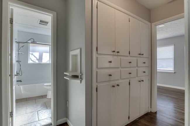 Building Photo - Three bed home in the heart of The Village