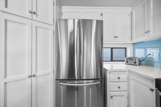 Building Photo - 733 Seacoast Dr