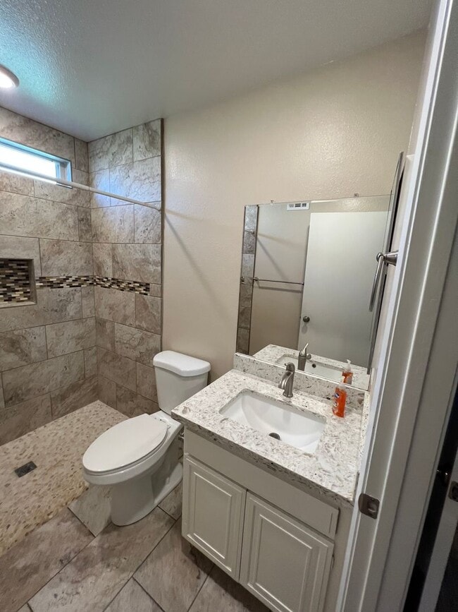 Building Photo - Charming & Modern Capri Model Home for Rent in Leisure Village