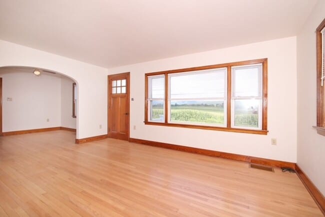 Building Photo - Fredericksburg 3 bedroom w 2 car garage