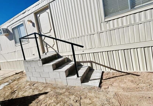 Building Photo - 450 W Thurber Rd