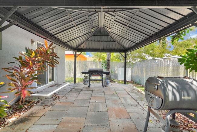 Building Photo - 520 Southridge Rd