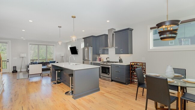 Building Photo - 750 22nd Ave N