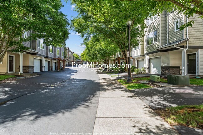 Building Photo - Two Bedroom Condo in Progress Ridge - Lake...
