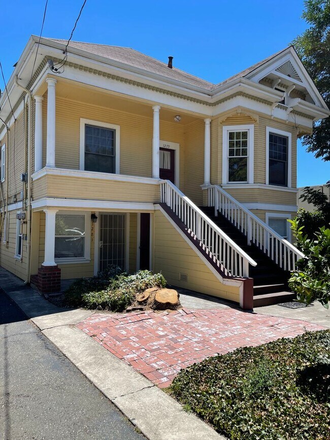 Primary Photo - B Street - 1279/1281