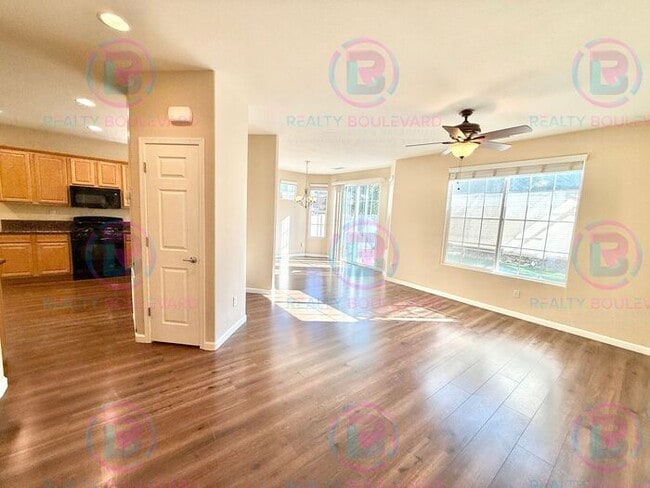 Building Photo - Beautiful townhome in South Meadows! 3-bed...