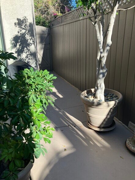 Building Photo - 1621 Hilts Ave