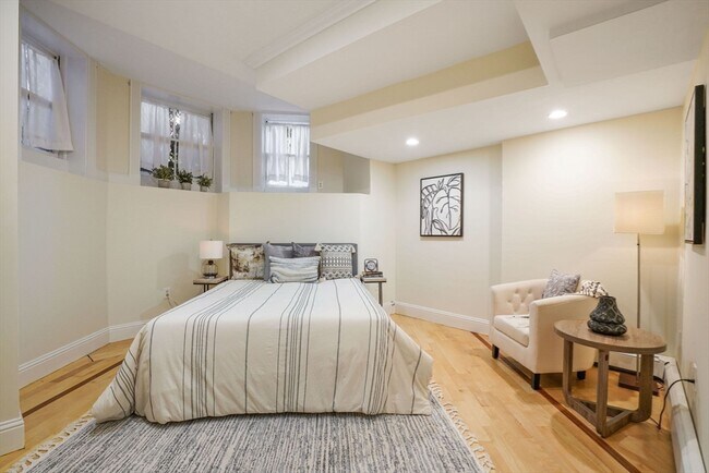 Building Photo - 298 Marlborough St