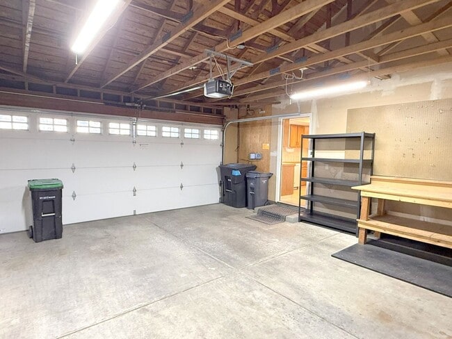 Building Photo - Awesome Location Close to Downtown Pleasanton Main St ! Detached One Story Home ! New Paint ! New...