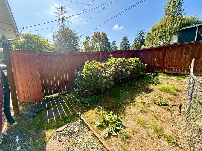 Building Photo - 9542 8th Ave NW