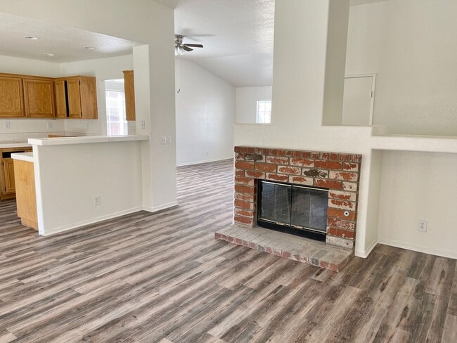 Building Photo - Rosamond 4/2 COMING SOON!