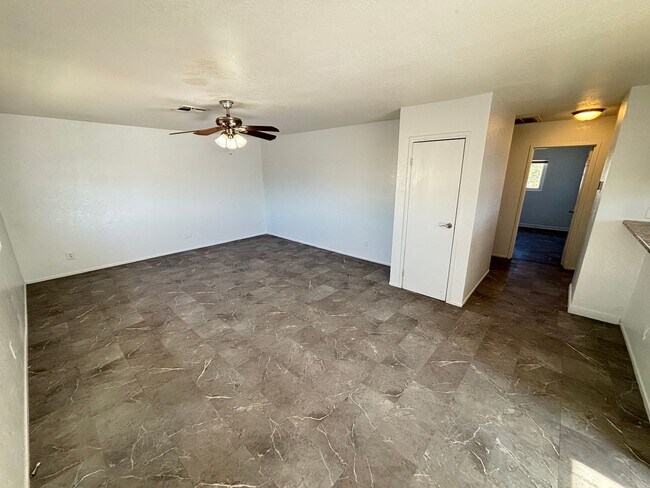 Building Photo - Charming 3Bed/1Bath apartment located in North Las Vegas— Enjoy Rent-Free Holidays!
