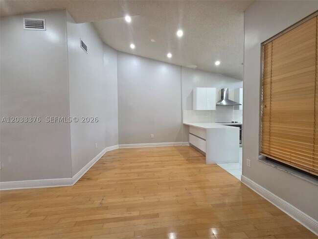 Building Photo - 15505 N Miami Lakeway