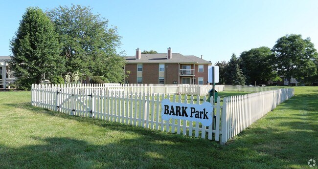 Building Photo - 2130 Bentwood Cir