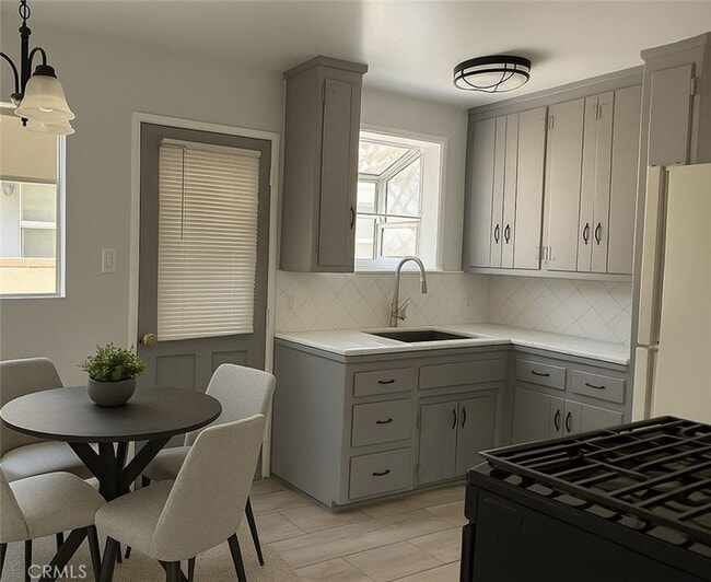 Building Photo - 1918 N Ontario St